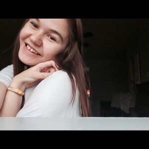 Meet your Posher, Becca